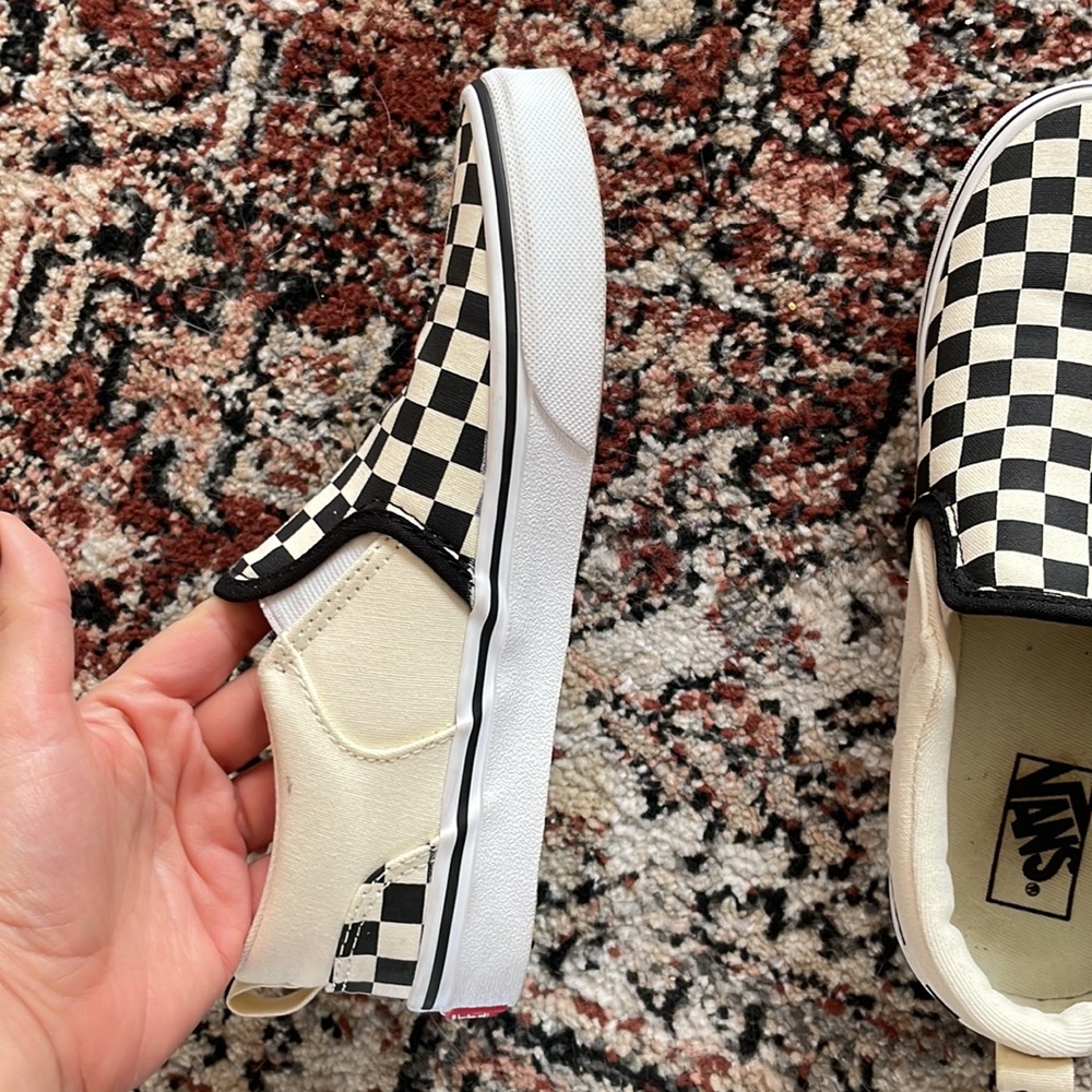 Vans - Picture 2 of 11